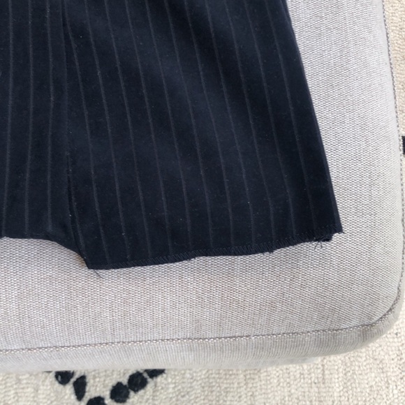 ✨💙Vintage Navy Pinstripe Stretchy Blazer💙✨ - Picture 2 of 9